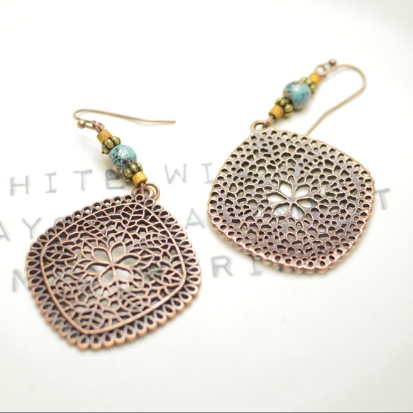 Boho Vintage Effect Floral Cutout Drop Earrings - Picture 5 of 5